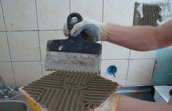 Види клею для плитки